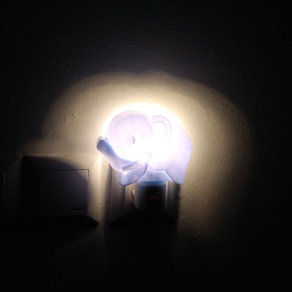 چراغ خواب اتاق کودک مدل فیل کوچولو