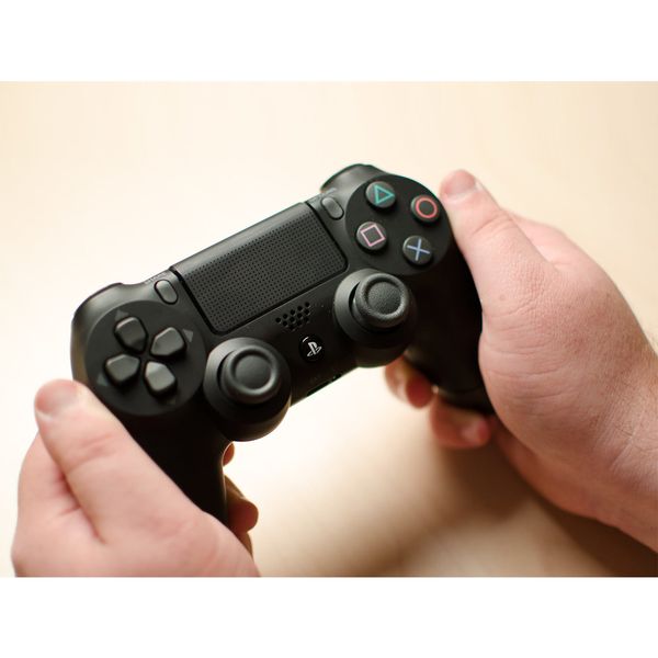 مجموعه کنسول بازی سونی مدل PlayStation 4 Slim ریجن ۳ کد CUH-2218B ظرفیت ۱ ترابایت به همراه بازی فیفا۲۱