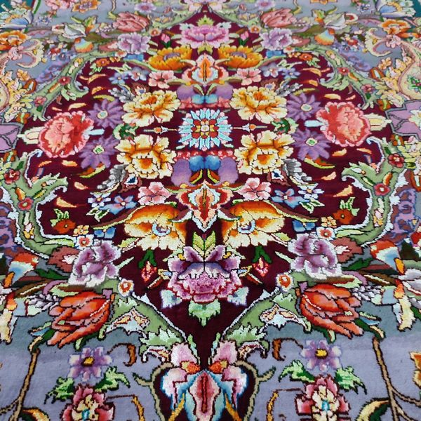 فرش دستباف یک متری طرح گل رز هفت رنگ