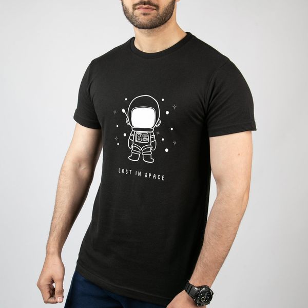 تی شرت آستین کوتاه مردانه طرح فضانورد مدل Lost in Space کد DS002