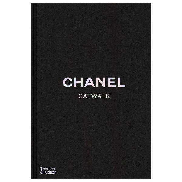 کتاب Chanel Catwalk اثر Patrick Mauriès and Adélia Sabatini انتشارات تیمز و هادسون