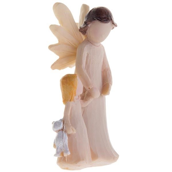 مجسمه فرشته و دخترک عروسک به دست