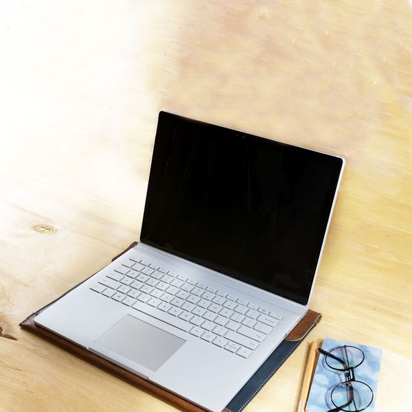 کاور لپ تاپ چرم ونوم مدل KAL001 مناسب برای لپ تاپ 13 اینچی