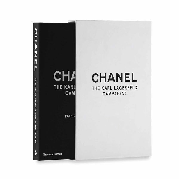 کتاب Chanel The Karl Lagerfeld Campaigns اثر Patrick Mauriès انتشارات تیمز و هادسون