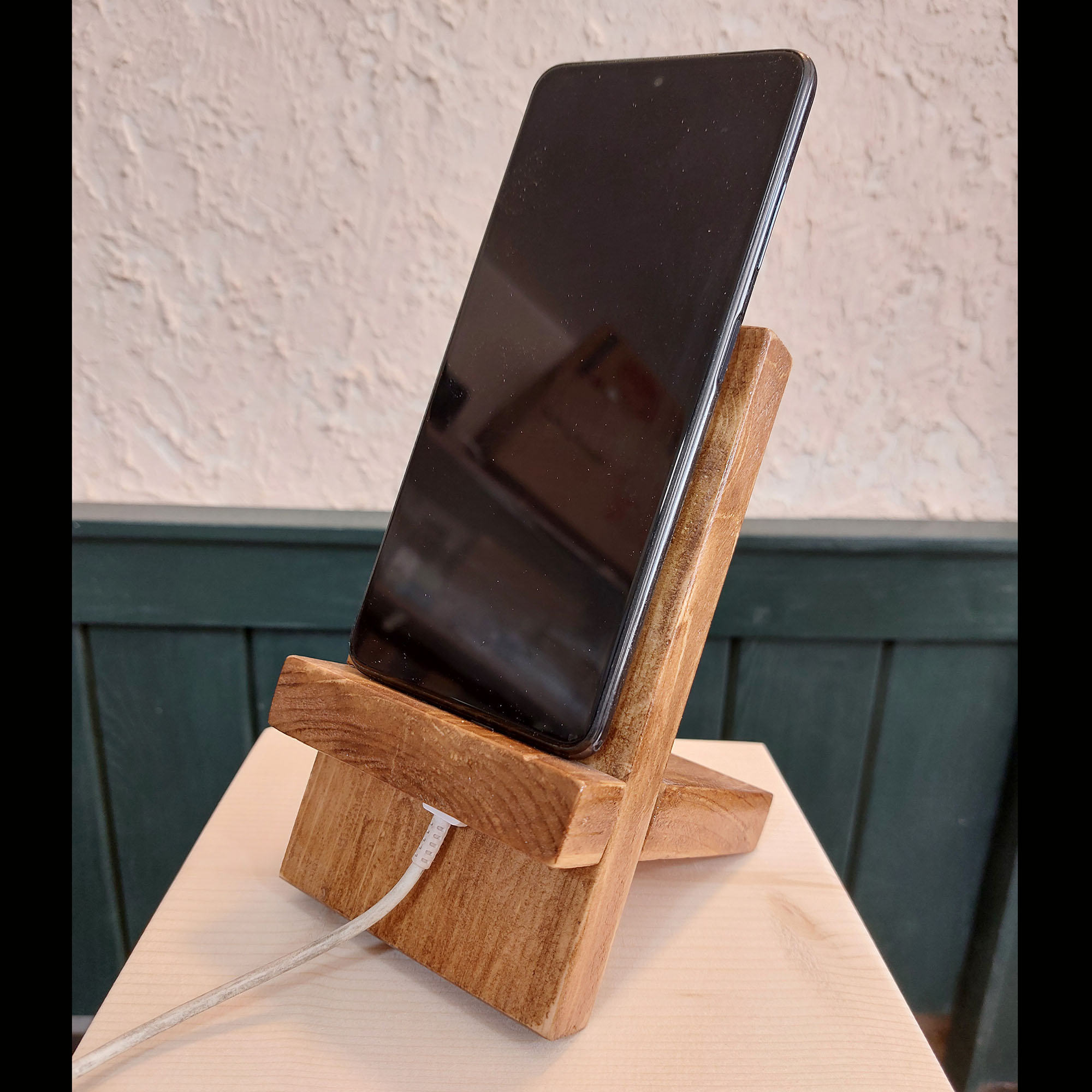 نگهدارنده گوشی موبایل مدل چوبی کد 3304