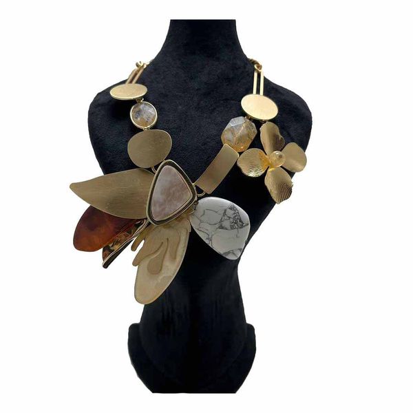 گردنبند زنانه پارفوا مدل گلهای بهاری