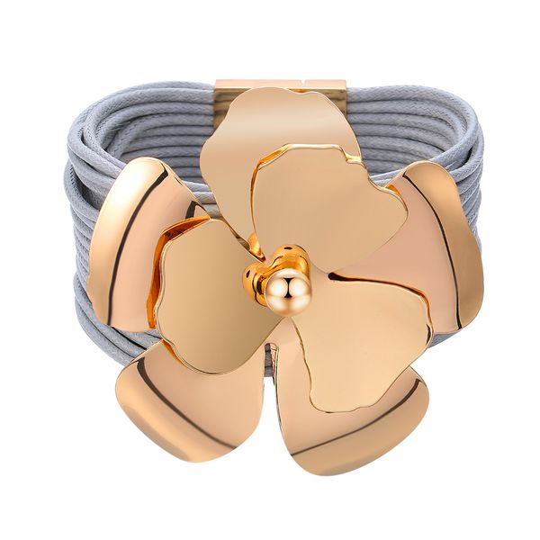 دستبند زنانه گالری شمرون مدل گل کد BNG465G0