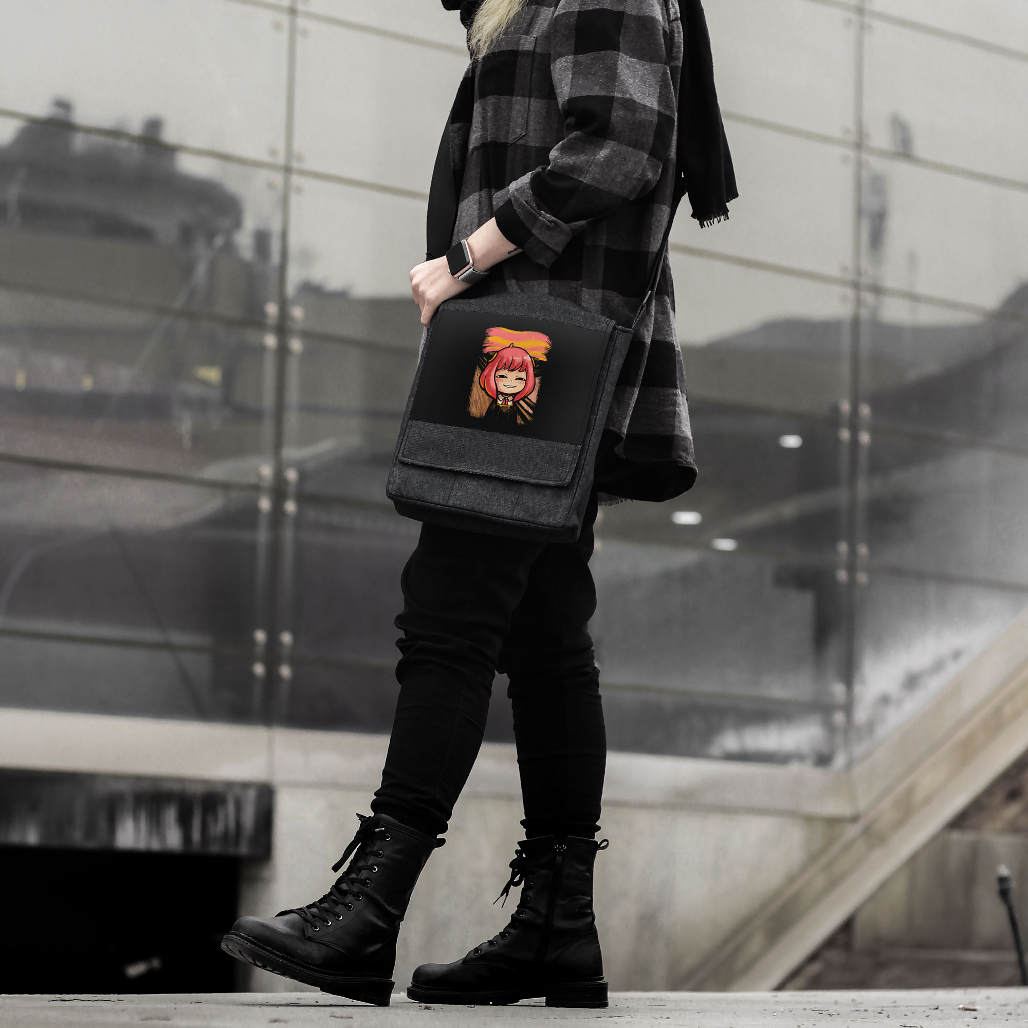 کیف دوشی زنانه چی چاپ مدل مدل انیمه آنیا و نقاشی جیغ کد 65214