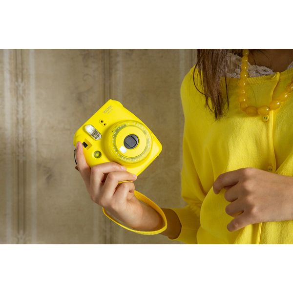 دوربین عکاسی چاپ سریع فوجی فیلم مدل Instax Mini 9 Clear به همراه یک بسته فیلم مدل instax mini STRIPE بسته ۱۰ عددی