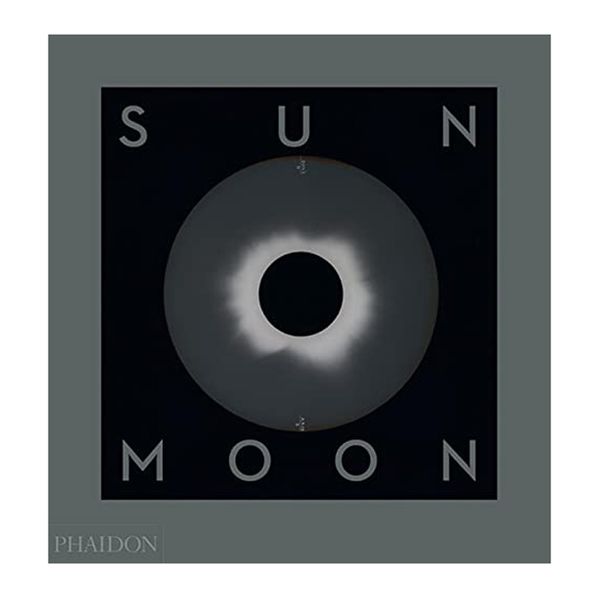 کتاب Sun and Moon: A Story of Astronomy, Photography and Mapping اثر Mark Holborn انتشارات فیدون