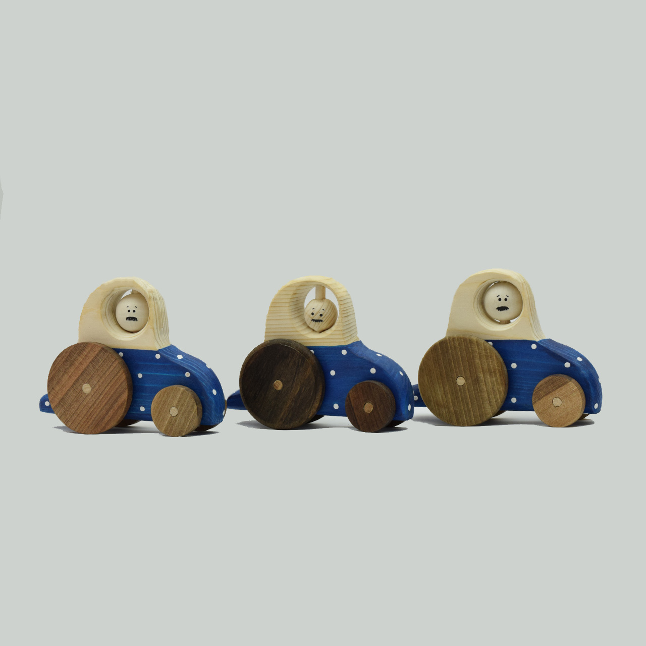 اسباب بازی چوبی مدل تراکتور آبی