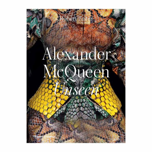 کتاب Alexander McQueen - Unseen اثر Robert Fairer انتشارات تیمز و هادسون