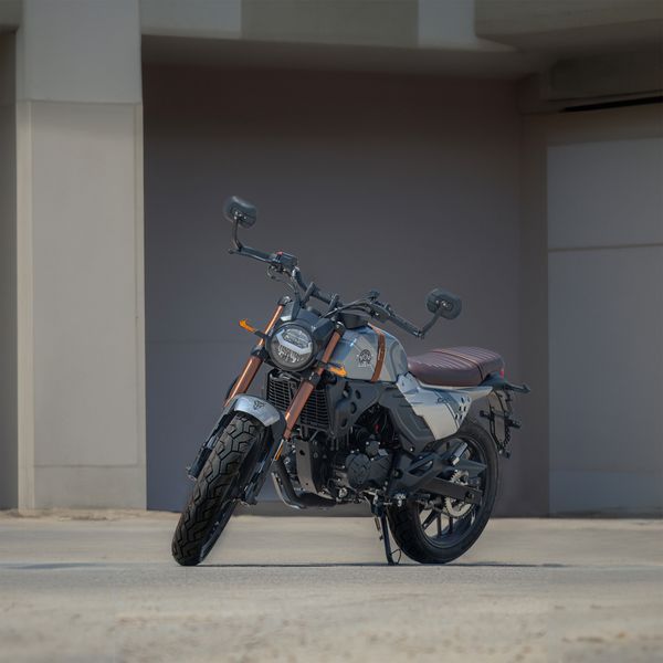 موتورسیکلت همتاز مدل بلنتا سی آر 200 سی سی سال 1402