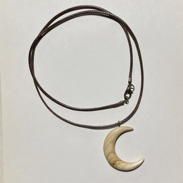 گردنبند دست ساز زنانه مدل ماه چوبی