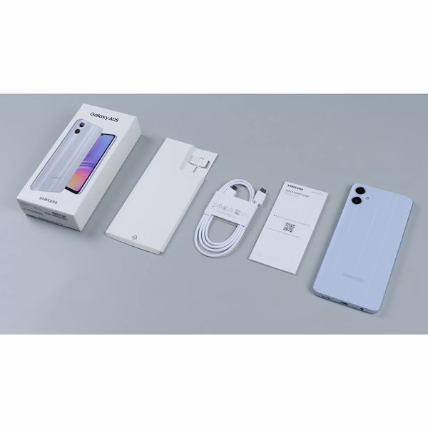 گوشی موبایل سامسونگ مدل Galaxy A05 دو سیم کارت ظرفیت 128 گیگابایت و رم 4 گیگابایت به همراه شارژر سامسونگ