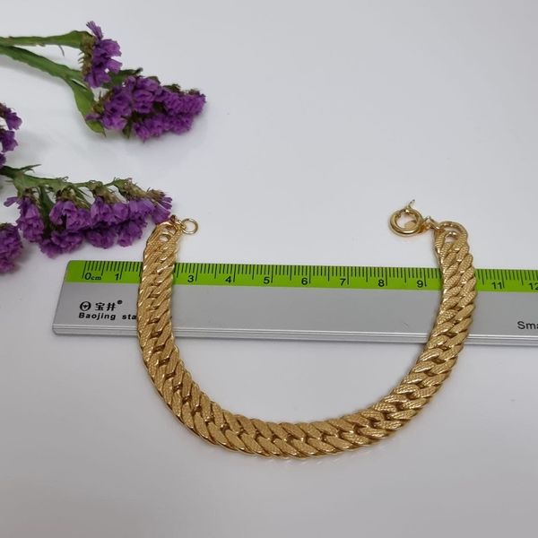 دستبند طلا 18 عیار زنانه گالری یارطلا مدل کوبیده کد DMS02