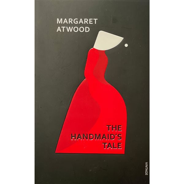 کتاب The handmaids tale اثر margaret atwood انتشارات معيار علم
