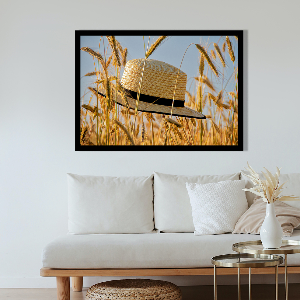 تابلو مدل کلاه در گندمزار